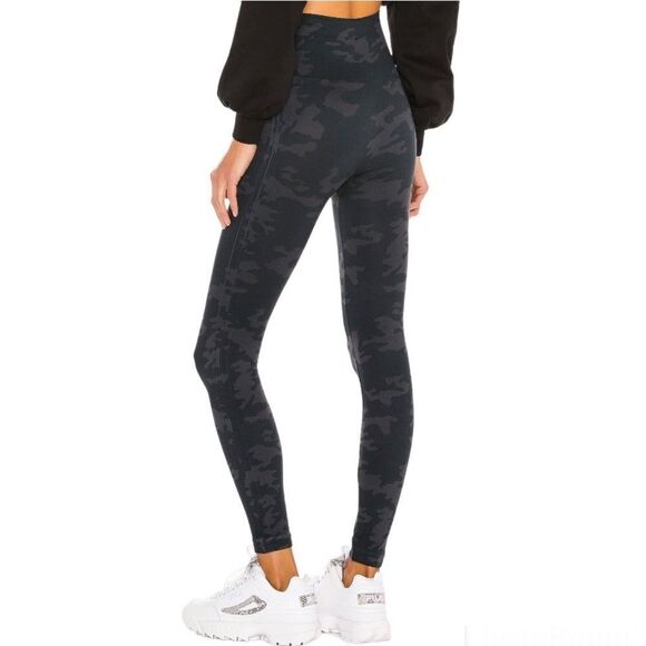 Spanx Look at Me Now Seamless Leggings Black Camo Size S - Picture 2 of 11